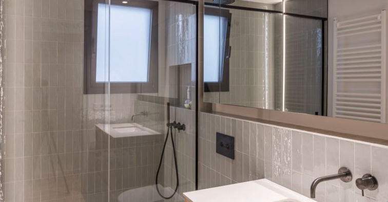 Llum, materials naturals i disseny, una reforma amb segell de Catalonia Ceramic