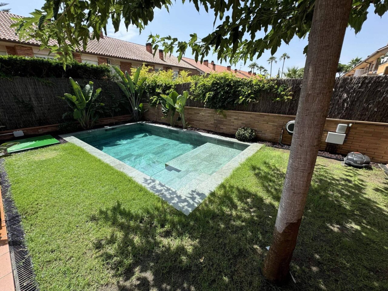 Piscina apta per a jardins petits